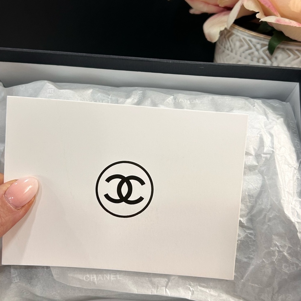 CHANEL Beauty (GWP) Quilted Black with Gold Pouch Crossbody - Picture 14 of 16